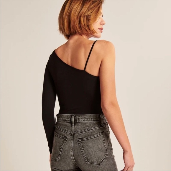 Long-Sleeve Seamless Fabric Asymmetrical Bodysuit - Picture 3 of 7